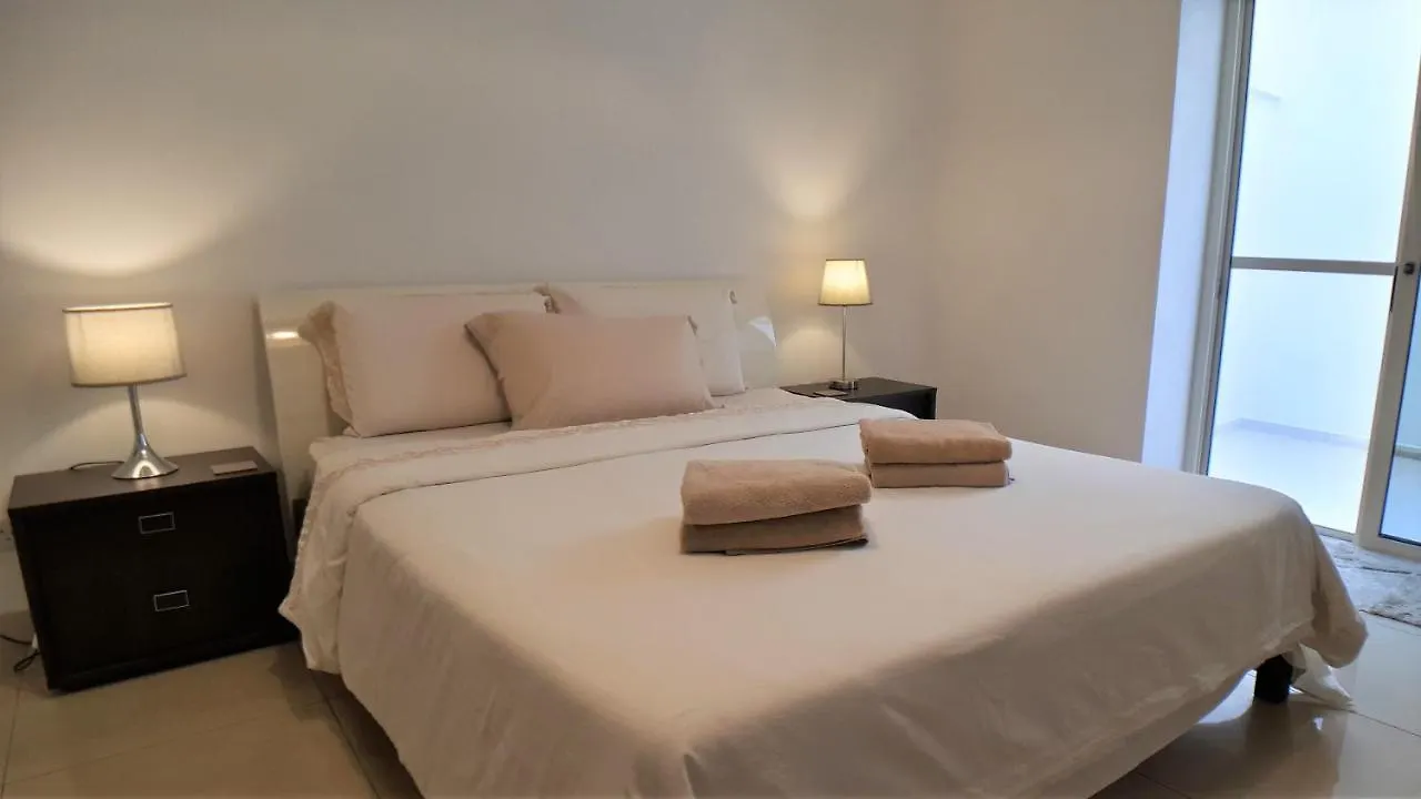 Luxuries, Central ,Sleep 4 Apartment Gzira