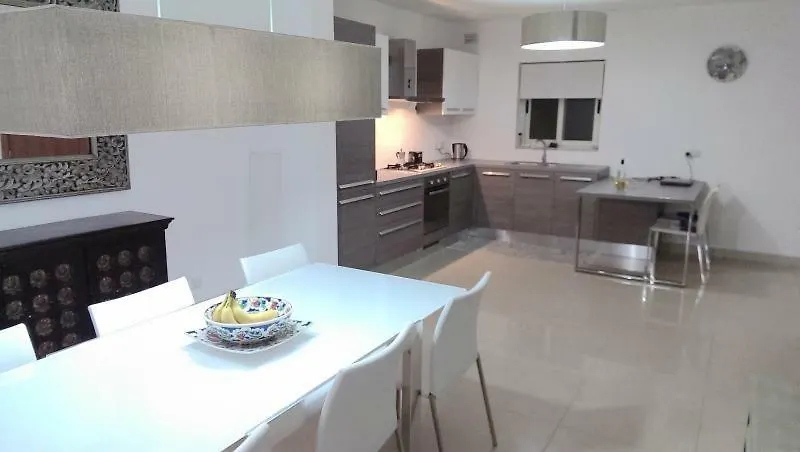 Luxuries, Central ,Sleep 4 Apartment Gzira